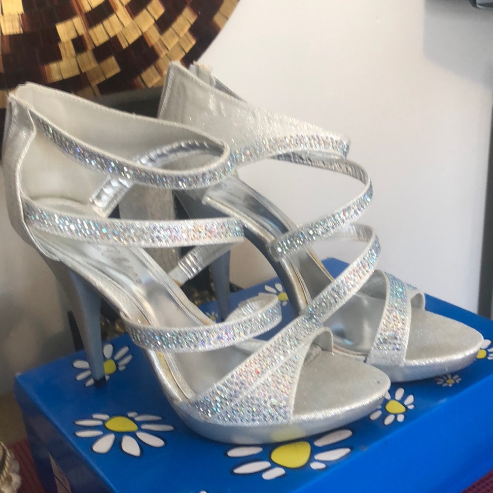 Silver sparkle heel